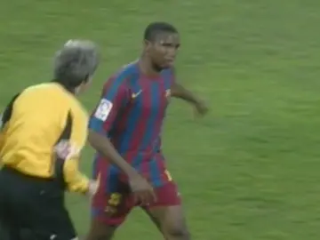 Kameni, Dani Alves, Roberto Carlos, Balotelli y otros escándalos racistas que mancharon el fútbol Kameni, Dani Alves, Roberto Carlos, Balotelli y otros escándalos racistas que mancharon el fútbol