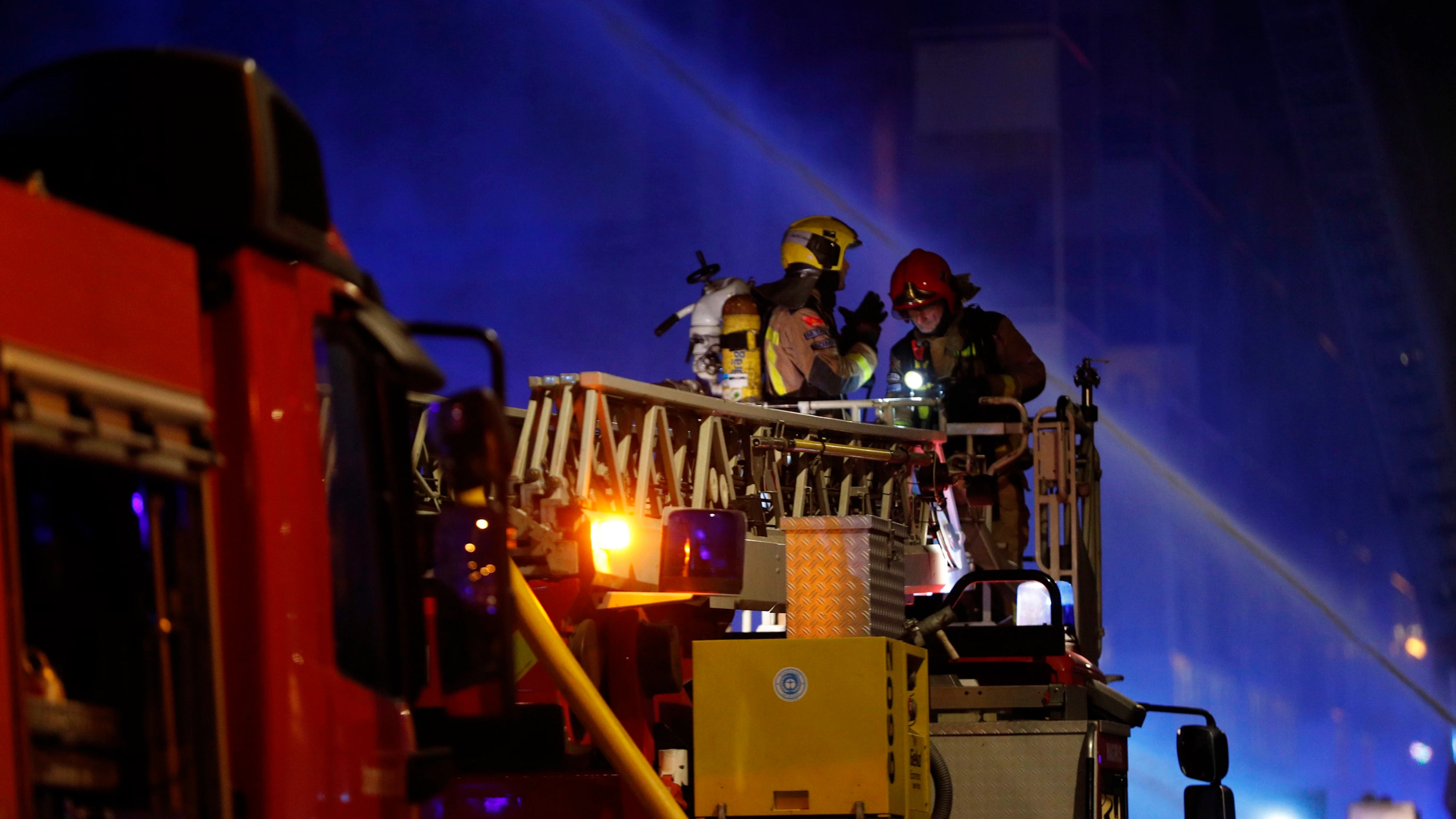 Una veintena de dotaciones de los Bomberos de la Generalitat Una veintena de dotaciones de los Bomberos de la Generalitat