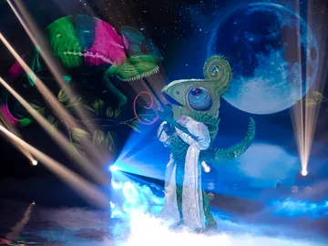 Camaleón pone el lado romántico y folclórico a una noche de infarto con ‘Como yo te amo’ de Rocío Jurado Camaleón pone el lado romántico y folclórico a una noche de infarto con ‘Como yo te amo’ de Rocío Jurado