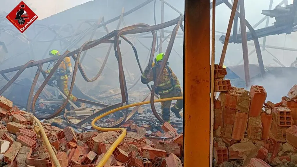 El incendio ha destruido la nave El incendio ha destruido la nave