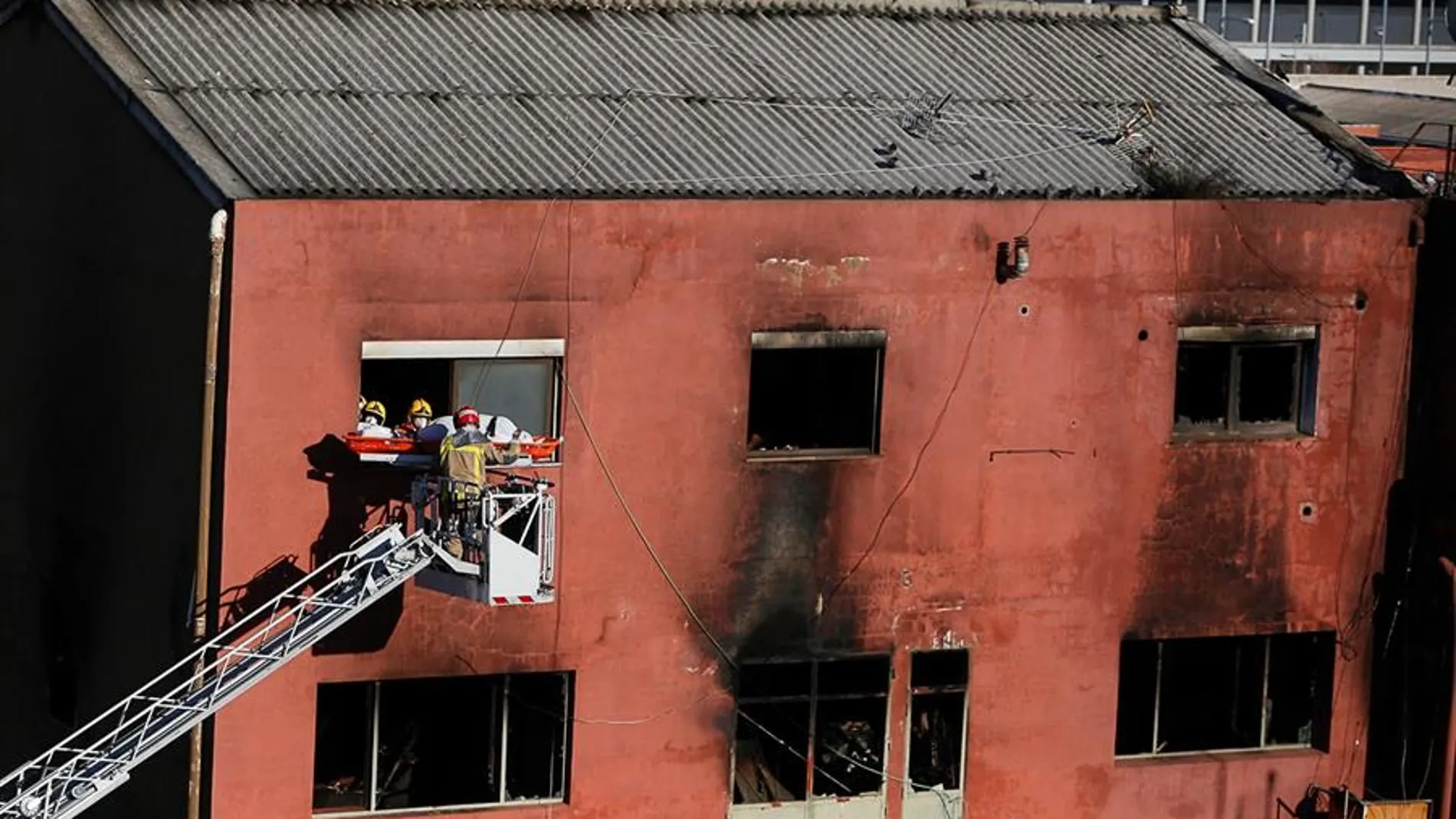 Incendio en una nave okupada de Badalona Incendio en una nave okupada de Badalona