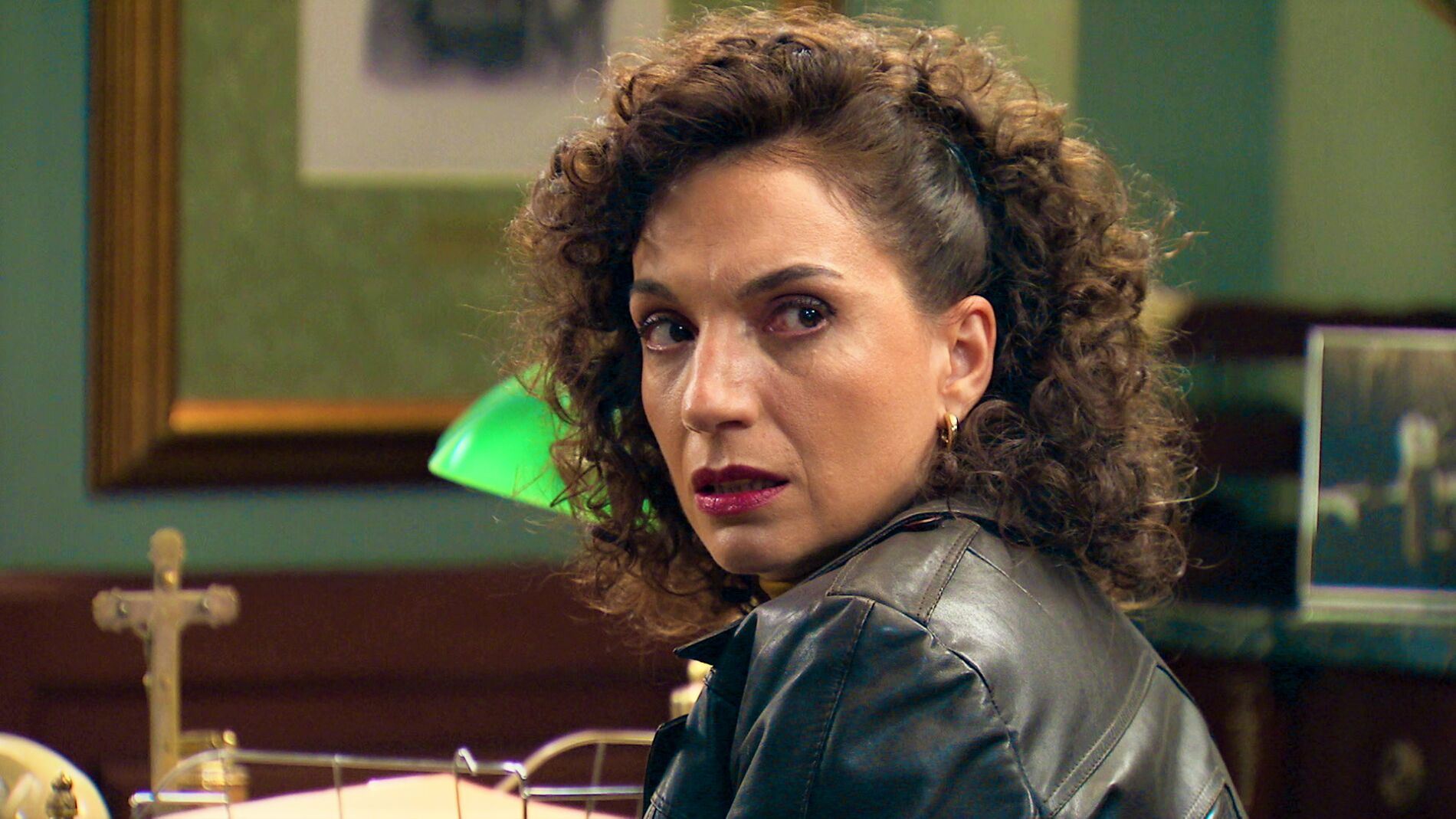 La astuta estrategia de Estefan&iacute;a para colocar el micr&oacute;fono a Beltr&aacute;n