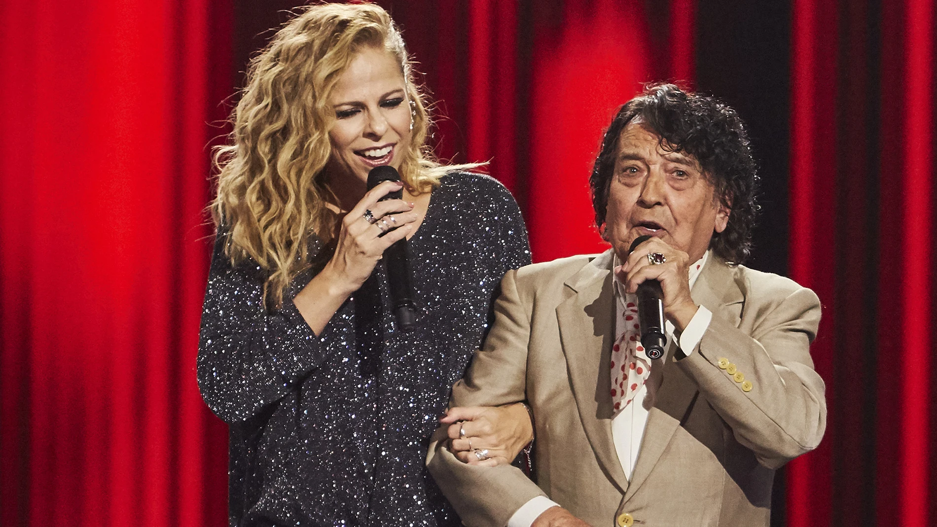 Pastora Soler canta con Emi Bonilla ‘Callejuela sin salida’ entre olés del público de ‘La Voz Senior’