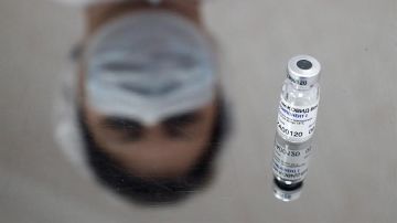 AstraZeneca combinará su vacuna con la rusa Sputnik