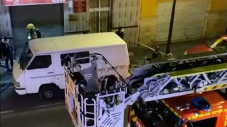 Muere un niño de 3 años y sus hermanos y su madre resultan heridos en el incendio de un edificio en Valencia Incendio