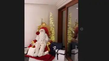 El lujoso salón navideño de Georgina Rodríguez y Cristiano Ronaldo El lujoso salón navideño de Georgina Rodríguez y Cristiano Ronaldo