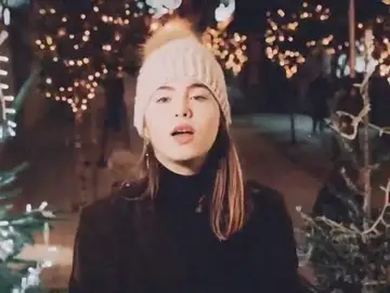 Carlota Crey canta su villancico 'Hallo Christmas' bajo las luces de Navidad de Vigo Carlota Crey canta su villancico 'Hallo Christmas' bajo las luces de Navidad de Vigo