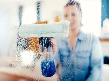 Limpiando ventanas Limpiando ventanas