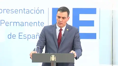 Pedro Sánchez sobre la polémica en torno a la Casa Real: "El rey Felipe VI responde con sus hechos con ejemplaridad y transparencia" Pedro Sánchez sobre la polémica en torno a la Casa Real: "El rey Felipe VI responde con sus hechos con ejemplaridad y transparencia"