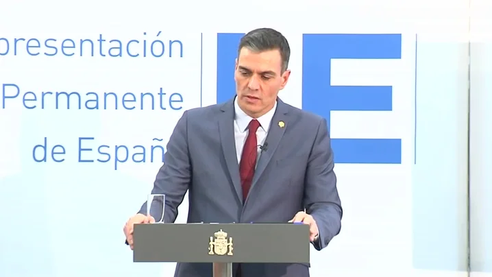 Pedro Sánchez sobre la polémica en torno a la Casa Real: "El rey Felipe VI responde con sus hechos con ejemplaridad y transparencia" Pedro Sánchez sobre la polémica en torno a la Casa Real: "El rey Felipe VI responde con sus hechos con ejemplaridad y transparencia"
