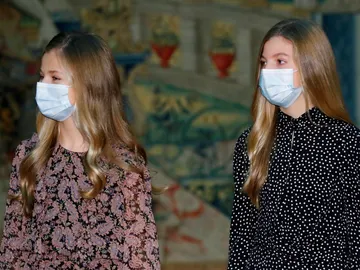 La princesa Leonor y la infanta Sofía en su último evento La princesa Leonor y la infanta Sofía en su último evento