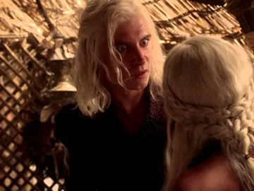 Viserys y Daenerys en 'Juego de Tronos' Viserys y Daenerys en 'Juego de Tronos'