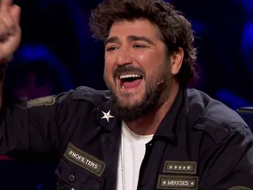 Antonio Orozco deja volar su duende y sorprende cantando sevillanas en 'La Voz Senior' Antonio Orozco deja volar su duende y sorprende cantando sevillanas en 'La Voz Senior'