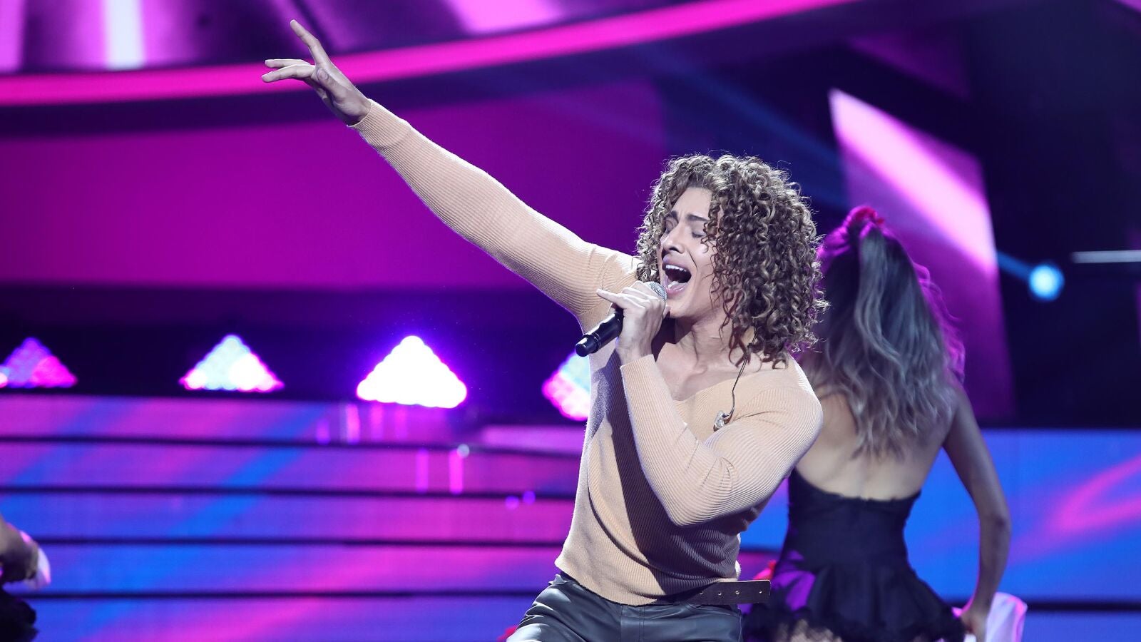 Jorge González se desahoga con ‘Lloraré las penas’ como David Bisbal