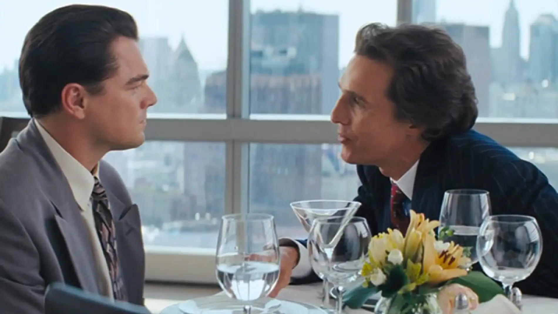 Matthew McConaughey y Leonardo DiCaprio en 'El Lobo de Wall Street'
