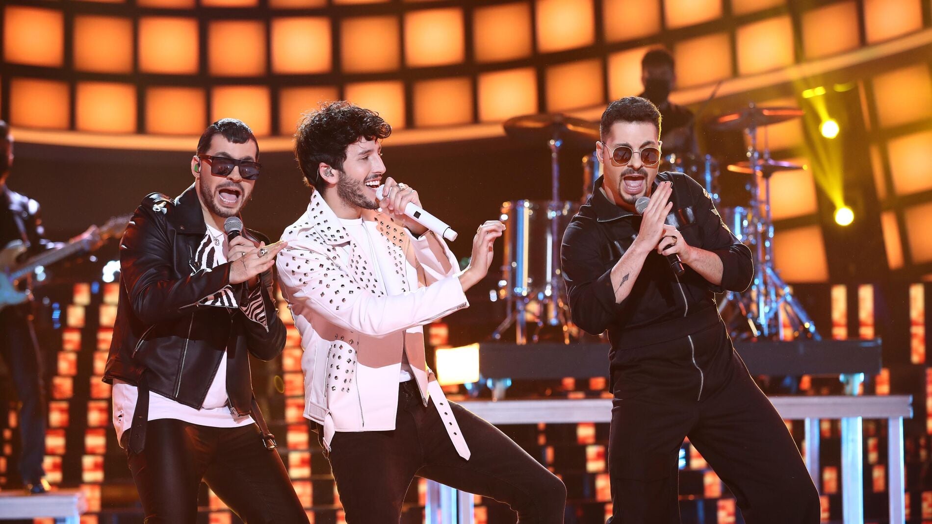 Gemeliers ponen la fiesta como Mau y Ricky junto a Sebasti&aacute;n Yatra cantando &lsquo;Ya no tiene novio&rsquo;
