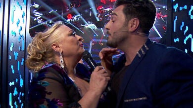 Sin testigos: David Bustamante y Soledad Luna se profesan amor y admiración con 'Ámame otra vez' en la salida del plató de 'La Voz Senior'