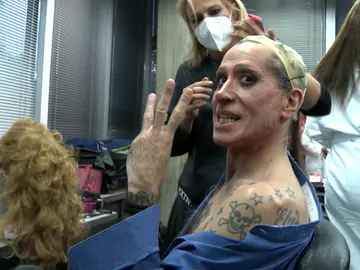 Mario Vaquerizo, en pleno proceso de transformación: "No eres Charo Baeza si no te pones tres pelucas" Mario Vaquerizo, en pleno proceso de transformación: "No eres Charo Baeza si no te pones tres pelucas"