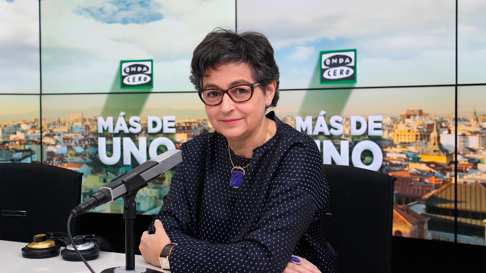 Arancha Gonz&aacute;lez Laya en el estudio de Onda Cero en Madrid