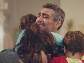 Sarp desaf&iacute;a a todos: su anhelado abrazo a sus hijos Nisan y Doruk al ir a ver a Bahar al hospital