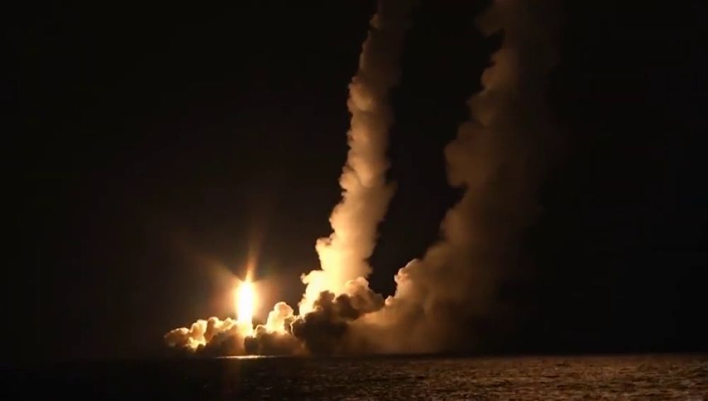 Rusia lanza cuatro misiles intercontinentales Bulavá desde un submarino nuclear