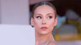 Ester Exp&oacute;sito en el festival de cine de Venecia