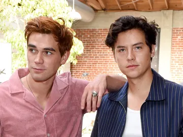 KJ Apa y Cole Sprouse KJ Apa y Cole Sprouse