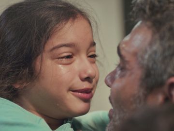 Avance de &lsquo;Mujer&rsquo;: &iquest;Se resistir&aacute; a contar a Bahar que ha visto a su padre? Nisan, ante el abrazo a Sarp que lo cambia todo 