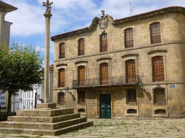 El Ayuntamiento de A Coruña reclama a la familia Franco la Casa Cornide tras entregar el Pazo de Meirás