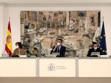  Sánchez, acompañado de los cuatro vicepresidentes, en la última reunión del Consejo de Ministros de 2020 