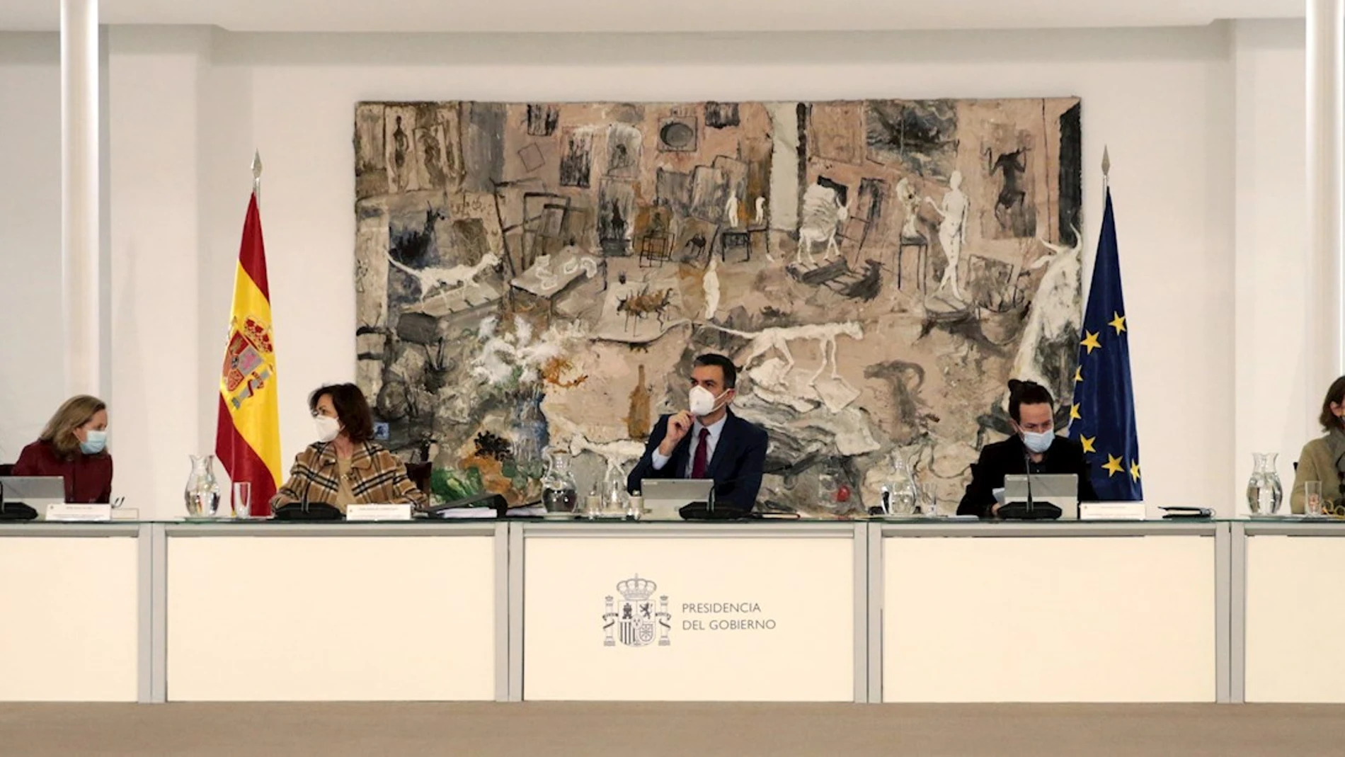 Sánchez, acompañado de los cuatro vicepresidentes, en la última reunión del Consejo de Ministros de 2020 Sánchez, acompañado de los cuatro vicepresidentes, en la última reunión del Consejo de Ministros de 2020