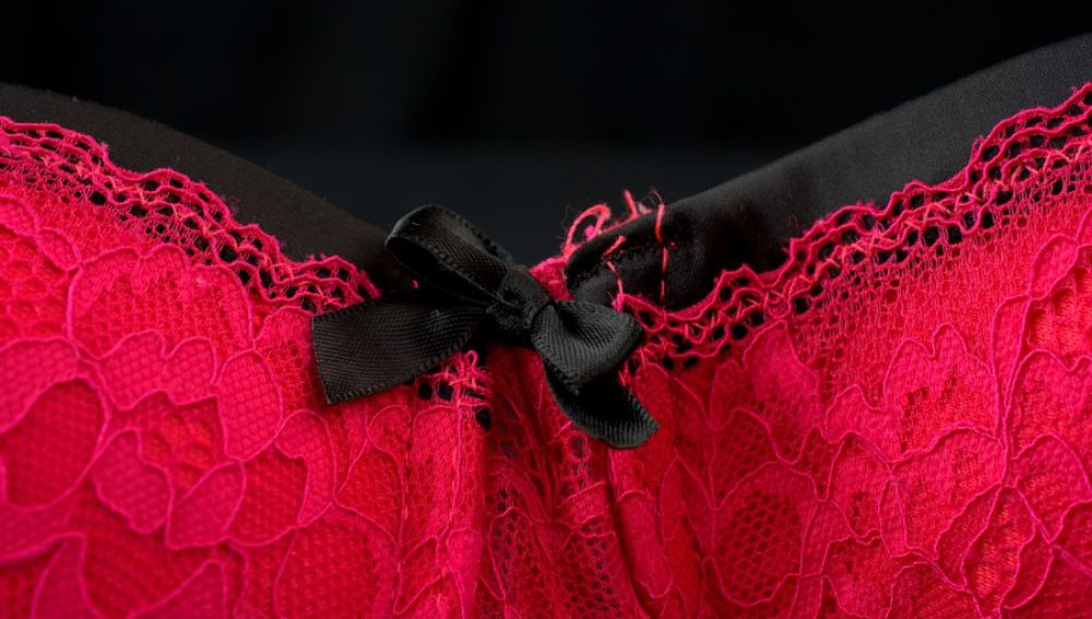 El origen de la tradición de la ropa interior roja en Nochevieja y Año
