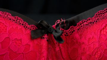 El origen de la tradición de la ropa interior roja en Nochevieja y Año Nuevo
