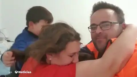 La emocionante vuelta a casa de Moisés, uno de los camioneros atrapados en Inglaterra por culpa del coronavirus La emocionante vuelta a casa de Moisés, uno de los camioneros atrapados en Inglaterra por culpa del coronavirus