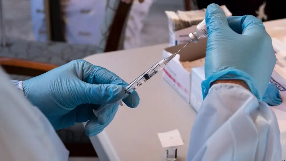 Noticias de la ma&ntilde;ana (30-12-20) Primer d&iacute;a de vacunaci&oacute;n masiva de coronavirus que llegar&aacute; a dos millones y medio de espa&ntilde;oles