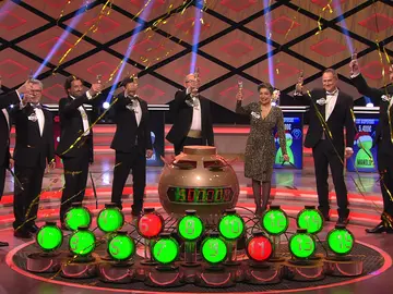 ¡Un brindis! ‘Los dispersos’ y ‘Los lobos’ se despiden del 2020 vestidos de gala ¡Un brindis! ‘Los dispersos’ y ‘Los lobos’ se despiden del 2020 vestidos de gala