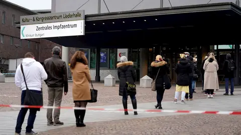Larga cola para vacunar en Alemania Larga cola para vacunar en Alemania