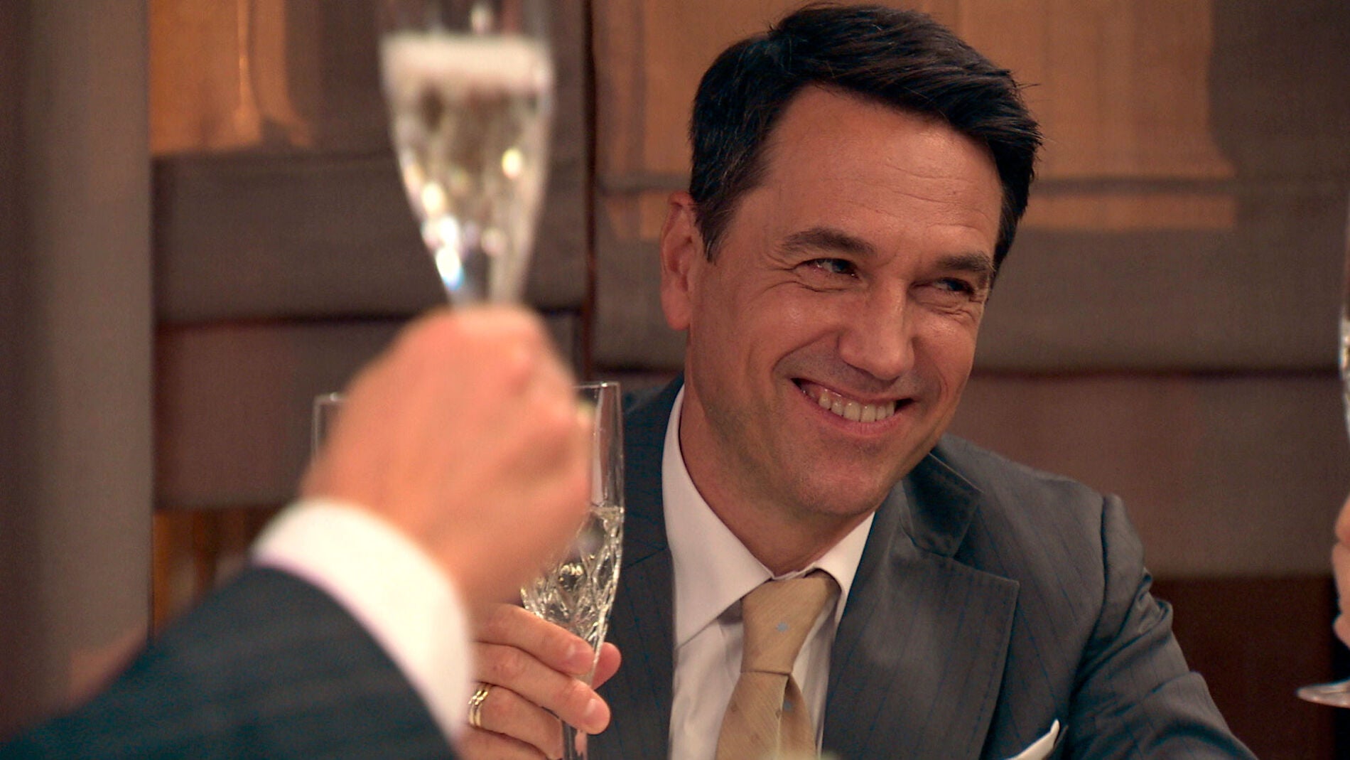 El brindis de Nochebuena despierta las sospechas de Abel