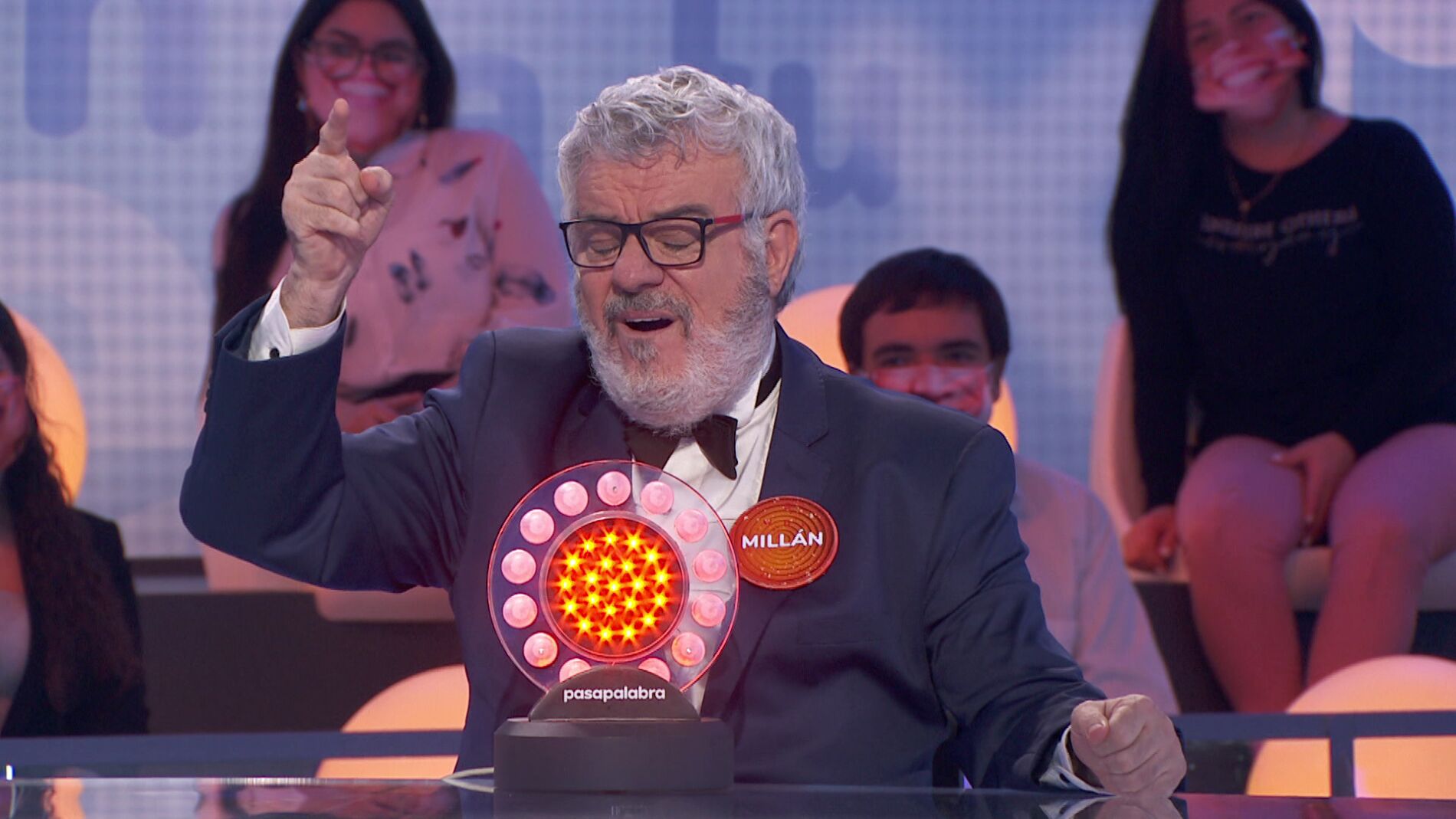 Millán Salcedo se viene arriba con ‘The Final Countdown’ en un duelo especial contra Joaquín Reyes