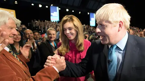 El padre de Boris Johnson solicita la ciudadanía francesa tras el Brexit: "Siempre seré europeo" El padre de Boris Johnson solicita la ciudadanía francesa tras el Brexit: "Siempre seré europeo"