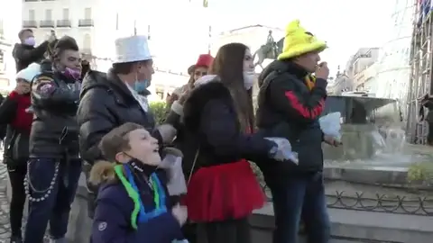 Así ha sido el ensayo de las campanadas en la Puerta del Sol de Madrid antes de Nochevieja Así ha sido el ensayo de las campanadas en la Puerta del Sol de Madrid antes de Nochevieja