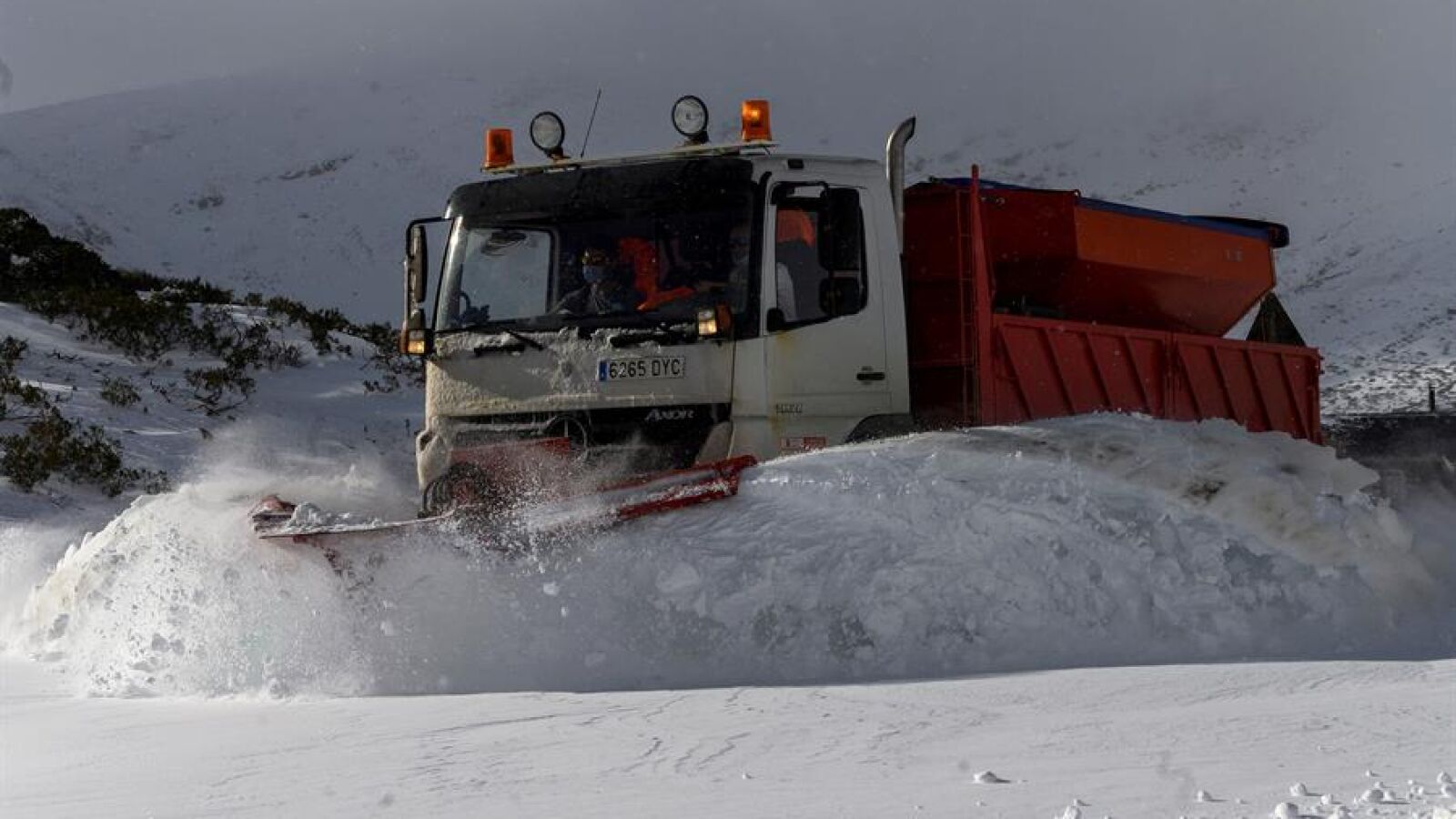 14 comunidades autónomas están este sábado en alerta por nieve, frío, viento y oleaje
