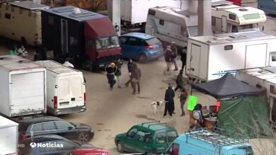 Los Mossos no desalojarán a las 200 personas que llevan 21 horas de fiesta en Barcelona