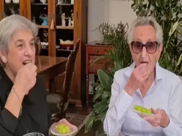 Paquita, de 107 años, supera el coronavirus y celebra año nuevo con su familia Paquita, de 107 años, supera el coronavirus y celebra año nuevo con su familia