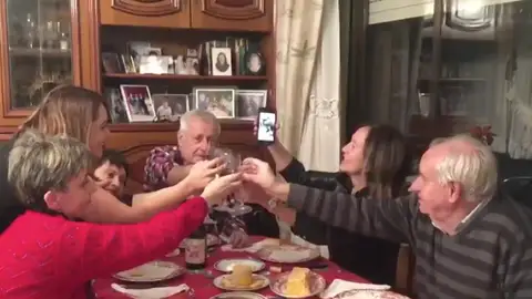 Videollamadas en Nochevieja a causa del coronavirus Videollamadas en Nochevieja a causa del coronavirus
