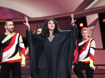 María Peláe se transforma en Amina para cantar ‘Diki, diki’ María Peláe se transforma en Amina para cantar ‘Diki, diki’