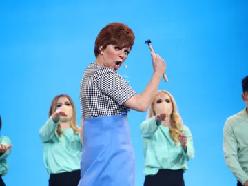 Belinda Washington desata la locura como Rita Pavone en ‘Datemi un martello’ Belinda Washington desata la locura como Rita Pavone en ‘Datemi un martello’