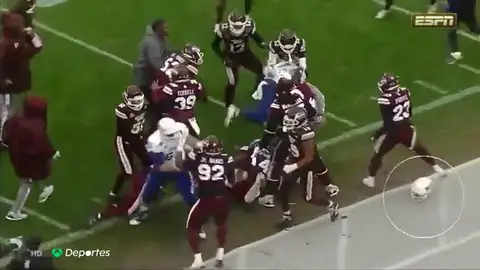 La peor manera de acabar el año, increíble pelea entre dos equipos en un partido de fútbol americano La peor manera de acabar el año, increíble pelea entre dos equipos en un partido de fútbol americano