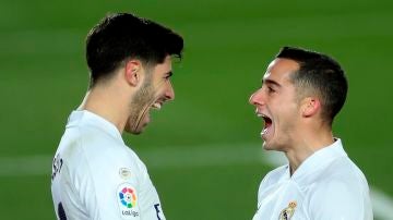 Asensio y Lucas celebran un gol del Real Madrid