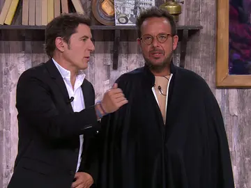 Àngel Llàcer revoluciona ‘Tu cara me suena’ vistiendo el mismo look que Cristina Pedroche en las Campanadas: “¡Es abusivo!” Àngel Llàcer revoluciona ‘Tu cara me suena’ vistiendo el mismo look que Cristina Pedroche en las Campanadas: “¡Es abusivo!”